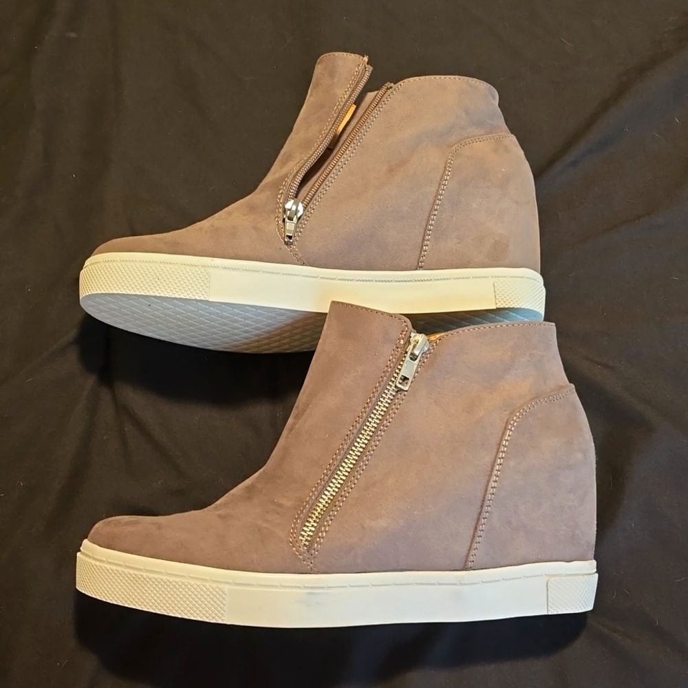 Gray wedge sneakers size 11